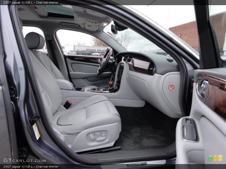 Charcoal Interior Photo for the 2007 Jaguar XJ XJ8 L #45664316