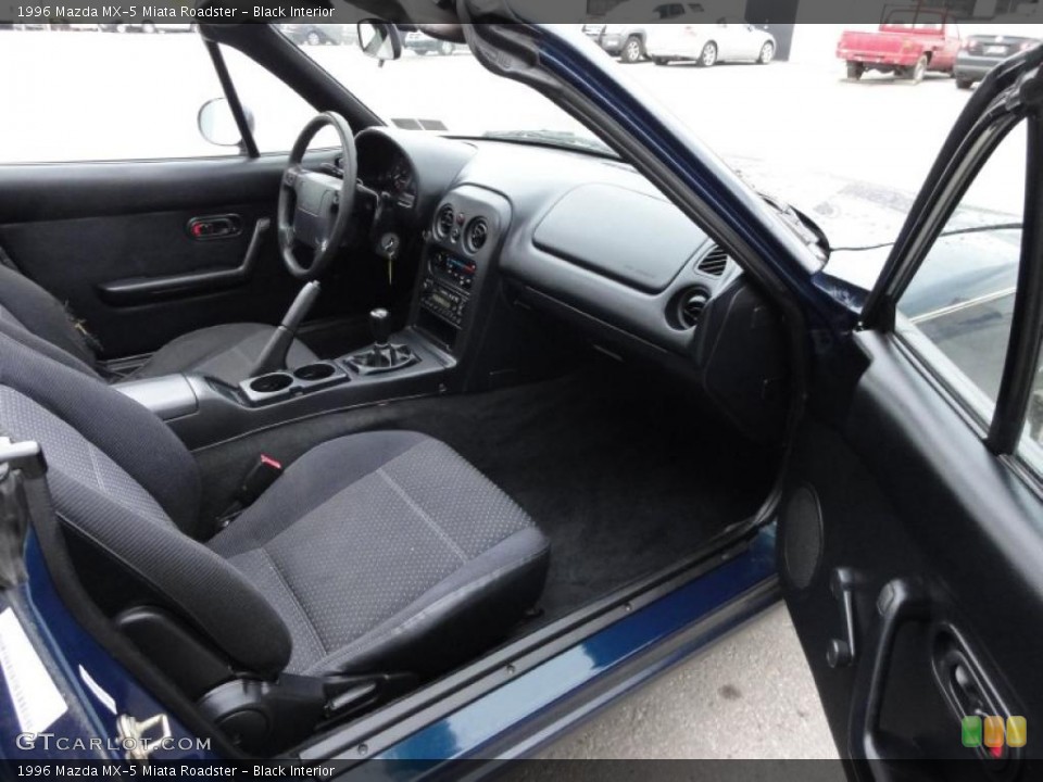Black Interior Photo for the 1996 Mazda MX-5 Miata Roadster #45667886