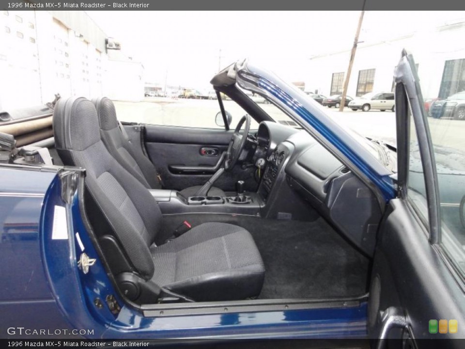 Black Interior Photo for the 1996 Mazda MX-5 Miata Roadster #45668036