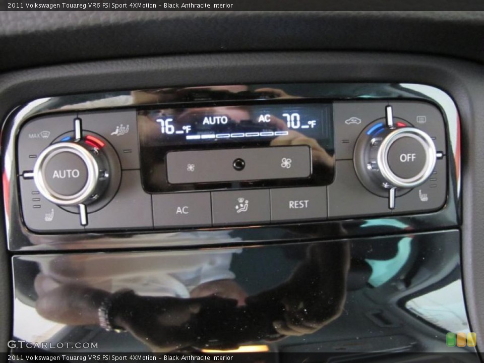 Black Anthracite Interior Controls for the 2011 Volkswagen Touareg VR6 FSI Sport 4XMotion #45693504