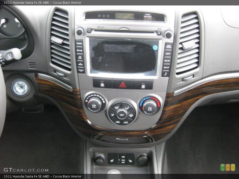 Cocoa Black Interior Controls for the 2011 Hyundai Santa Fe SE AWD #45695912