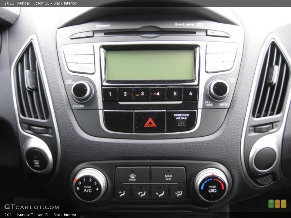 Black Interior Controls for the 2011 Hyundai Tucson GL #45696733