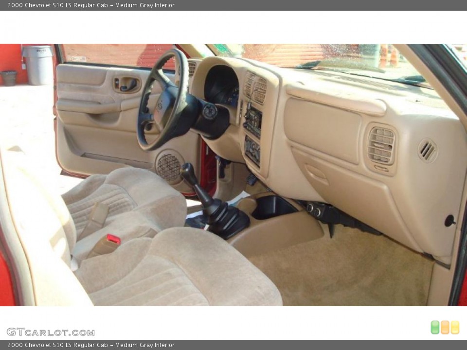 Medium Gray Interior Photo for the 2000 Chevrolet S10 LS Regular Cab #45701825