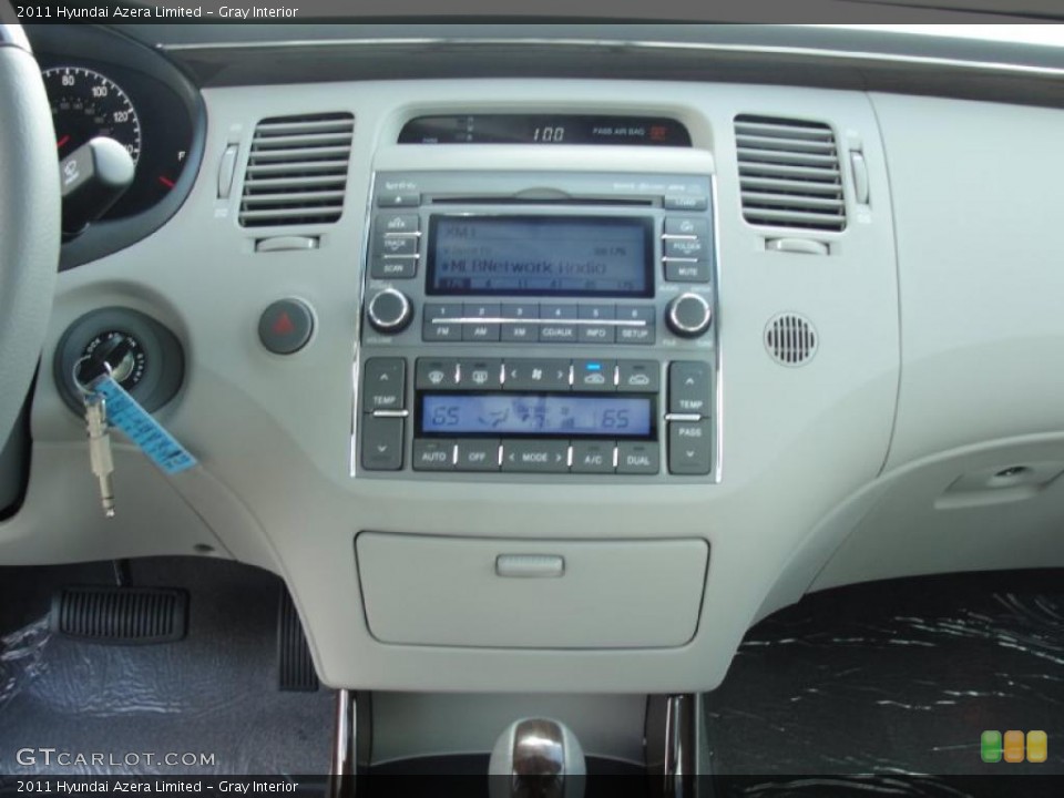 Gray Interior Controls for the 2011 Hyundai Azera Limited #45710854