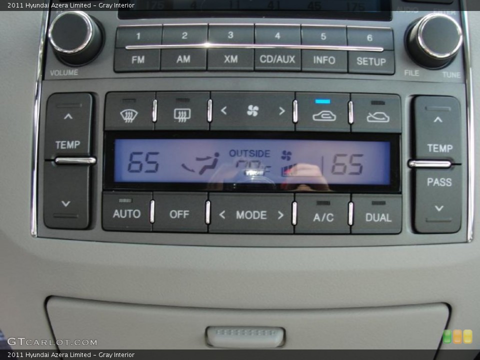 Gray Interior Controls for the 2011 Hyundai Azera Limited #45710866