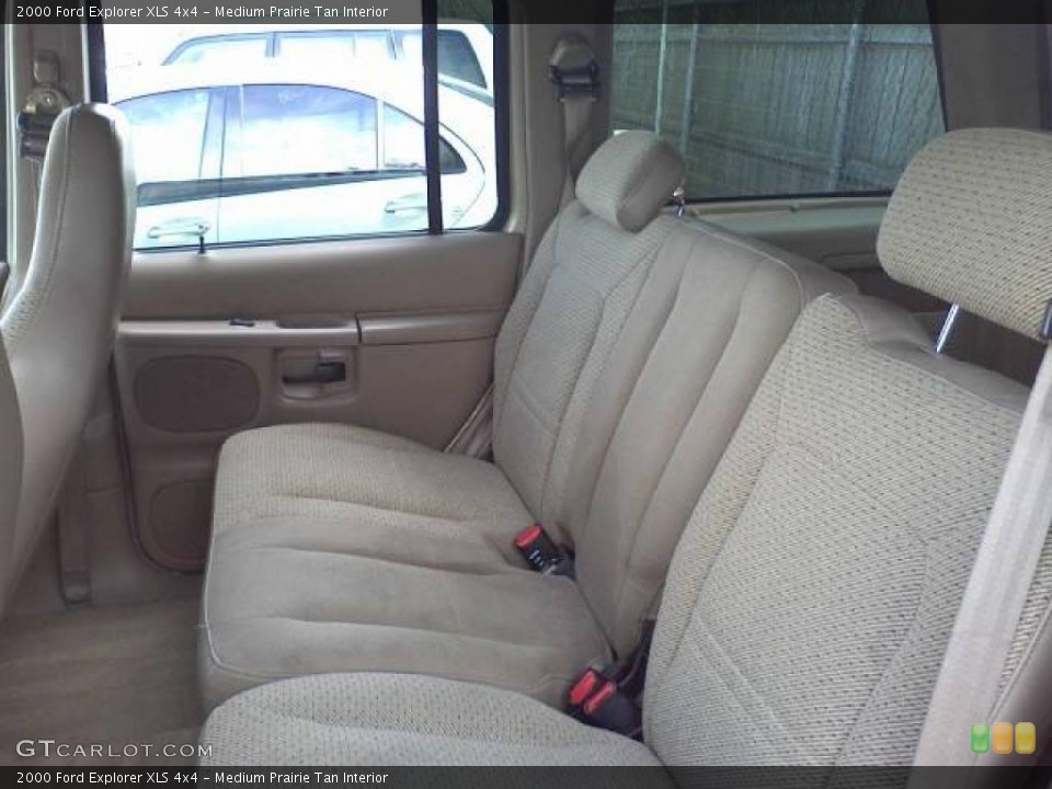 Medium Prairie Tan Interior Photo for the 2000 Ford Explorer XLS 4x4 #45714134