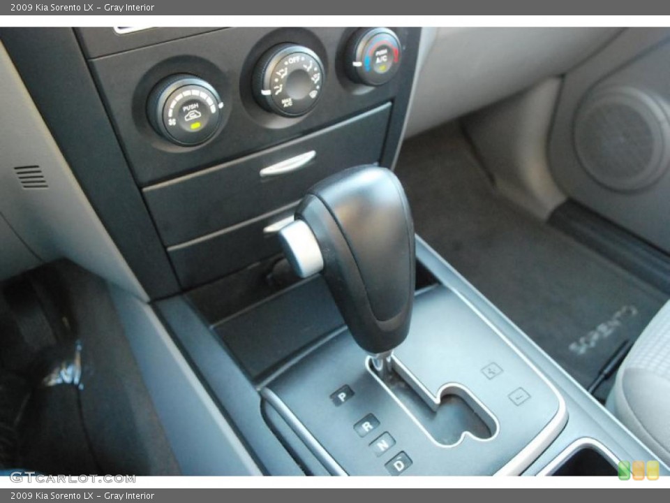 Gray Interior Transmission for the 2009 Kia Sorento LX #45729046