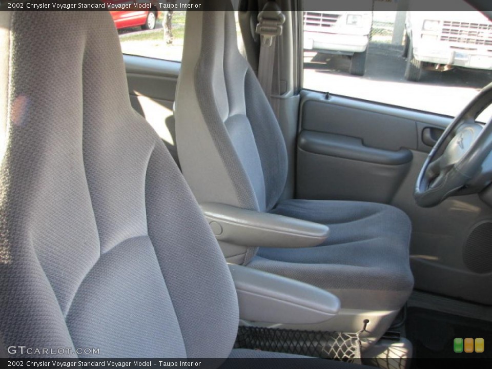 Taupe Interior Photo for the 2002 Chrysler Voyager  #45729758
