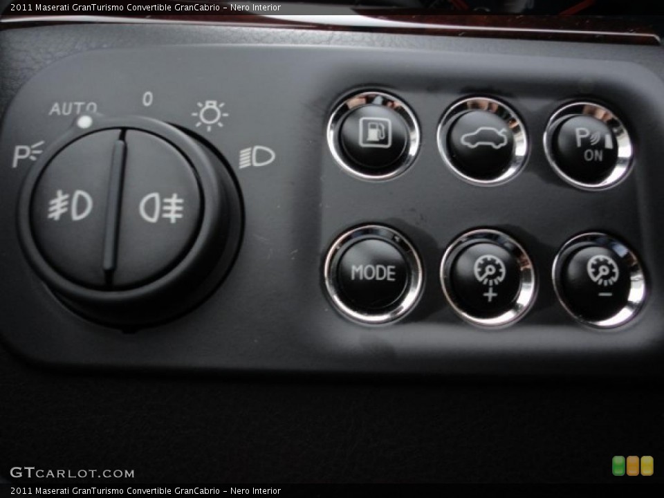Nero Interior Controls for the 2011 Maserati GranTurismo Convertible GranCabrio #45737842