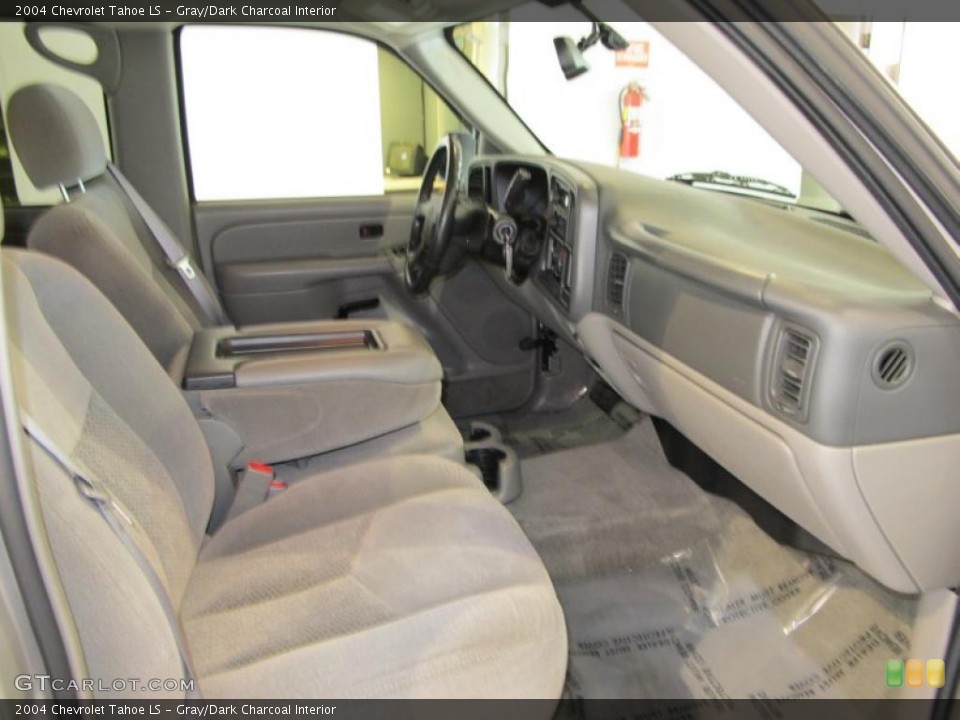 Gray/Dark Charcoal Interior Photo for the 2004 Chevrolet Tahoe LS #45742950