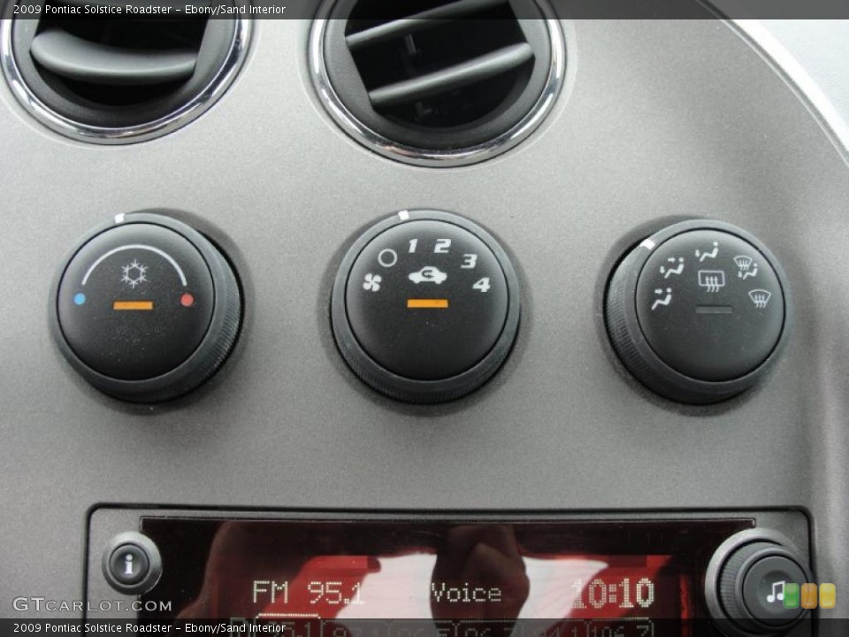 Ebony/Sand Interior Controls for the 2009 Pontiac Solstice Roadster #45745806