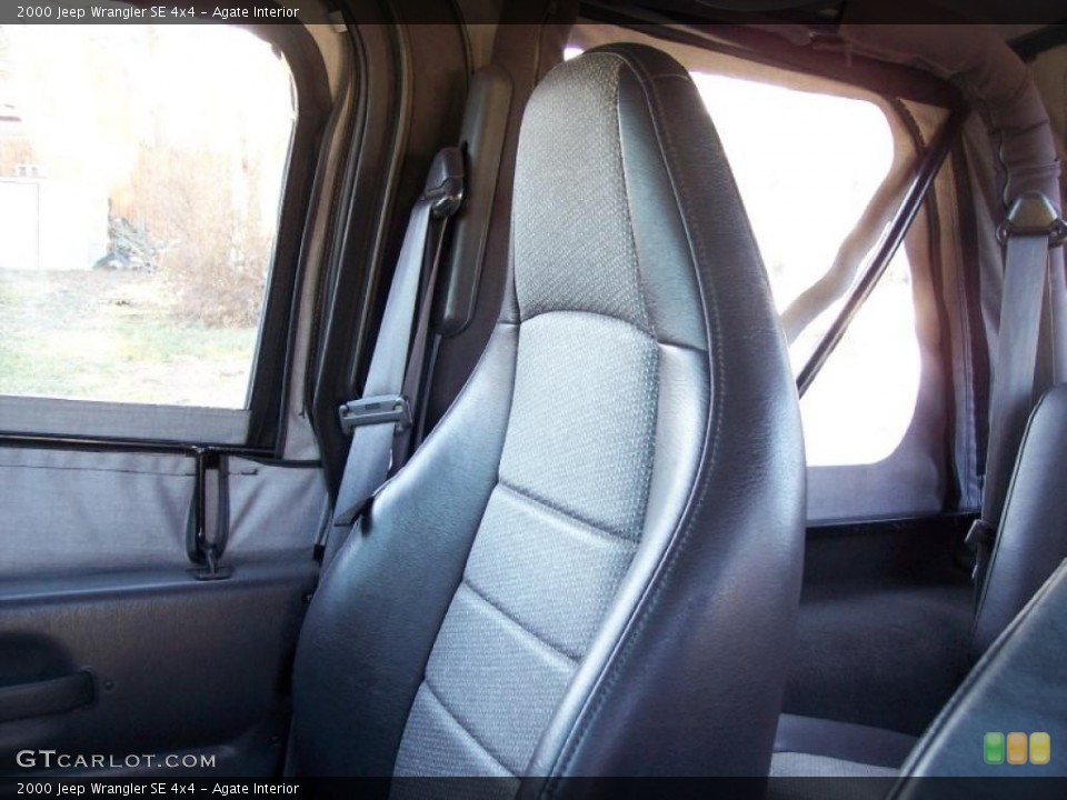 Agate Interior Photo for the 2000 Jeep Wrangler SE 4x4 #45753858