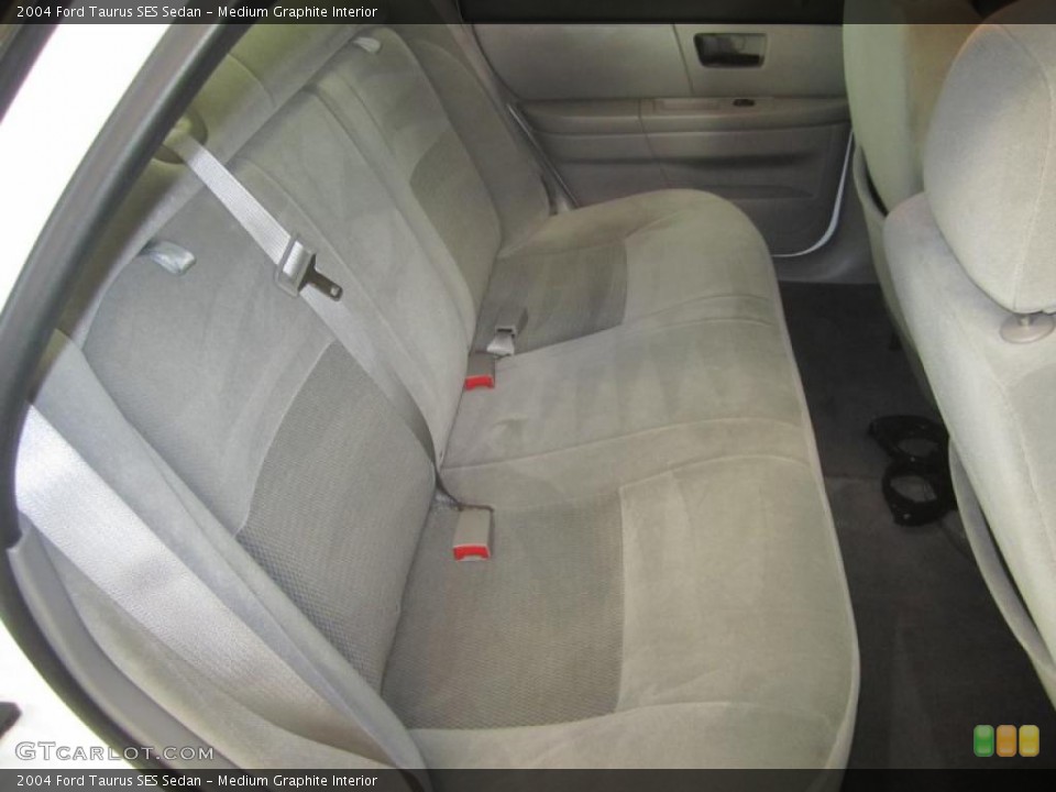 Medium Graphite Interior Photo for the 2004 Ford Taurus SES Sedan #45763387