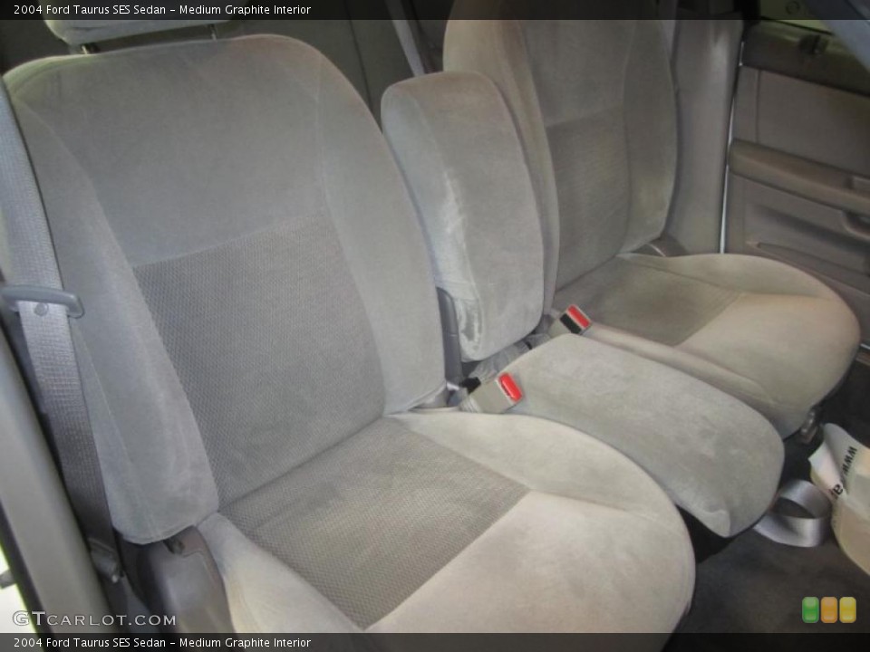 Medium Graphite Interior Photo for the 2004 Ford Taurus SES Sedan #45763395