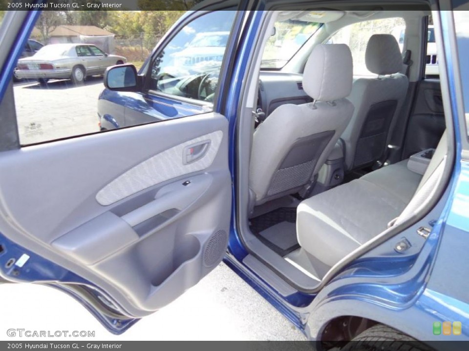 Gray Interior Photo for the 2005 Hyundai Tucson GL #45764712