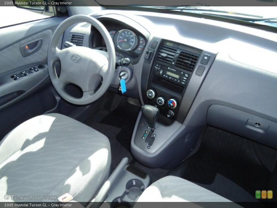 Gray Interior Dashboard for the 2005 Hyundai Tucson GL #45764840