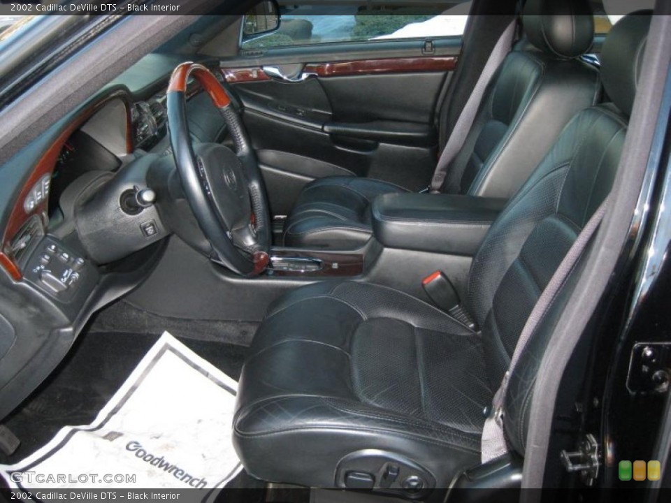 Black Interior Photo for the 2002 Cadillac DeVille DTS #45785286