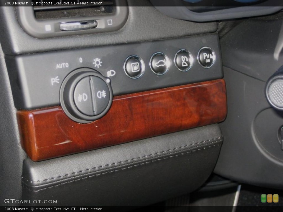 Nero Interior Controls for the 2008 Maserati Quattroporte Executive GT #45811129
