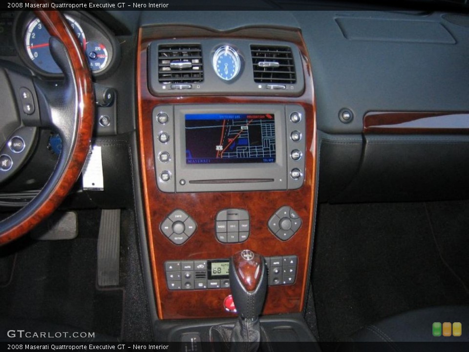 Nero Interior Controls for the 2008 Maserati Quattroporte Executive GT #45811177
