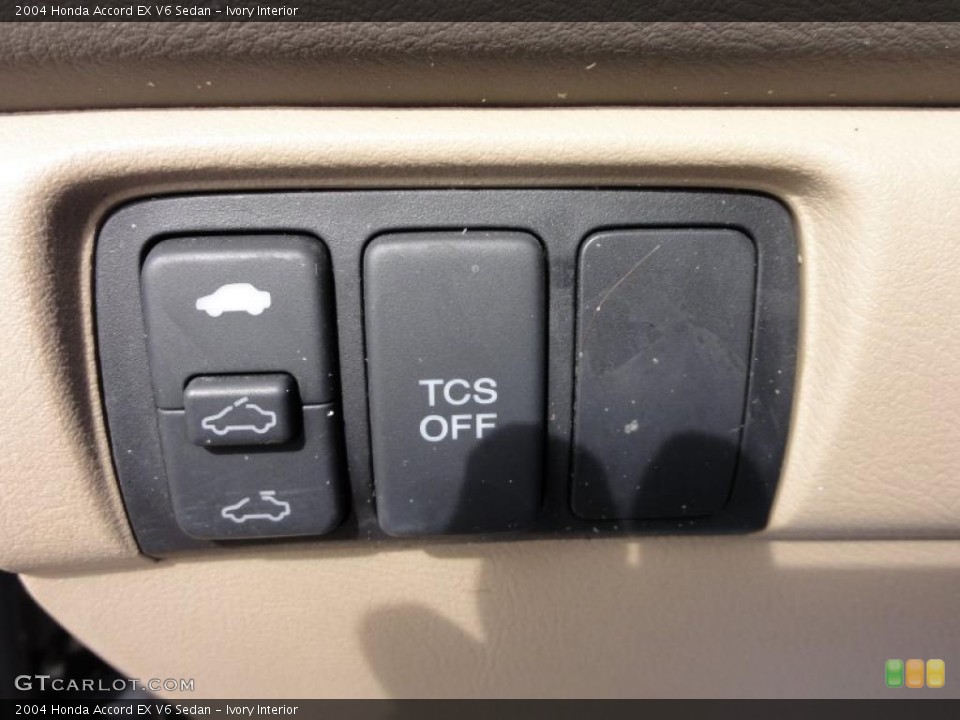 Ivory Interior Controls for the 2004 Honda Accord EX V6 Sedan #45813557