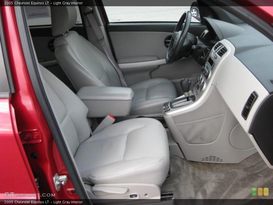 Light Gray Interior Photo for the 2005 Chevrolet Equinox LT #45814089