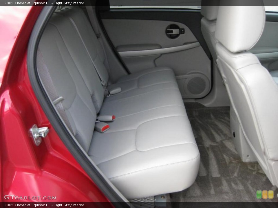 Light Gray Interior Photo for the 2005 Chevrolet Equinox LT #45814101
