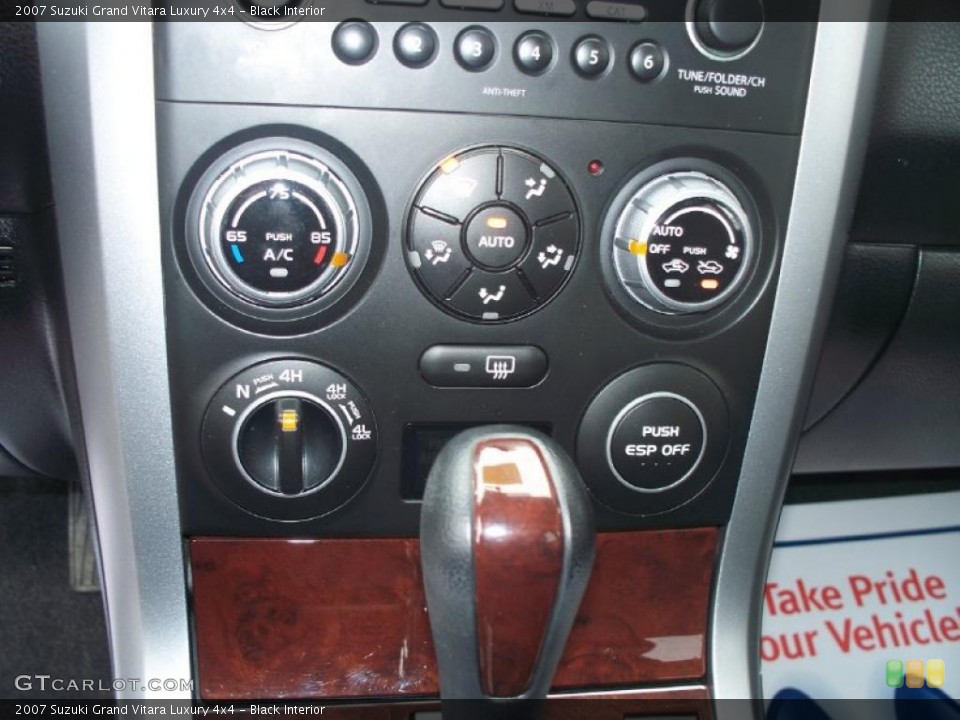 Black Interior Controls for the 2007 Suzuki Grand Vitara Luxury 4x4 #45819370
