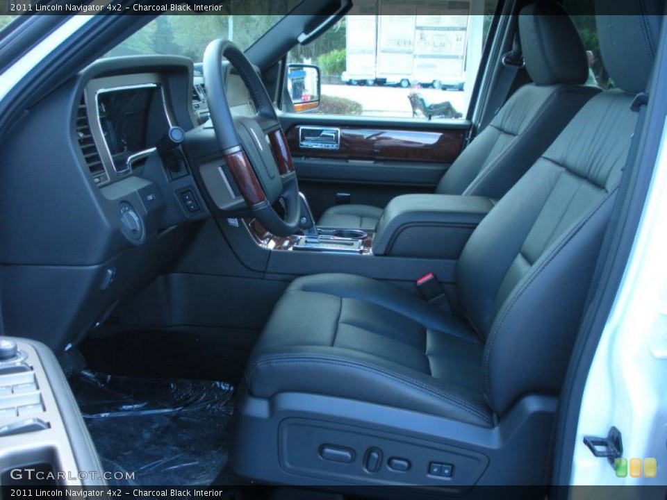 Charcoal Black Interior Photo for the 2011 Lincoln Navigator 4x2 #45823401