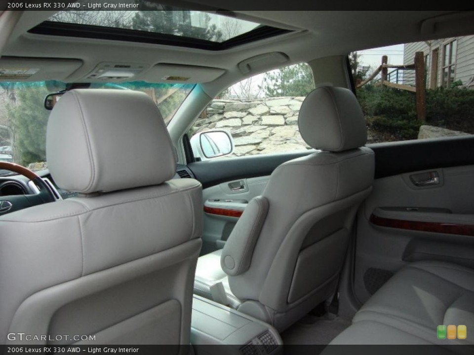 Light Gray Interior Photo for the 2006 Lexus RX 330 AWD #45835379
