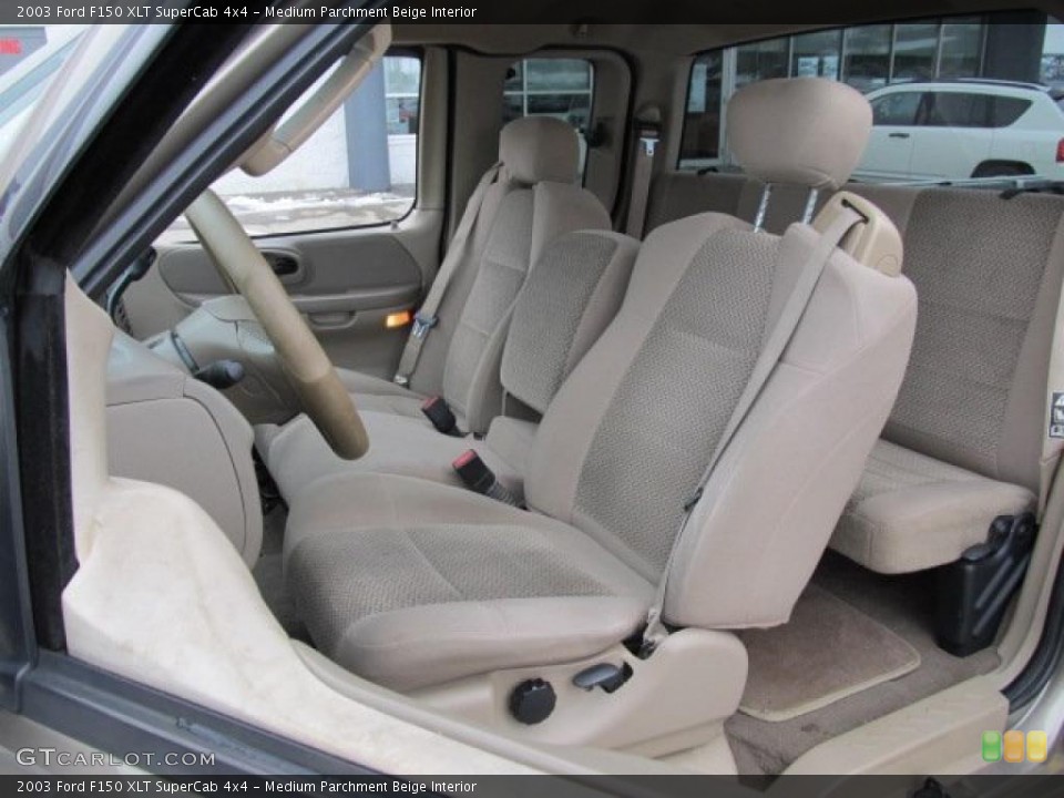 Medium Parchment Beige Interior Photo for the 2003 Ford F150 XLT SuperCab 4x4 #45848184