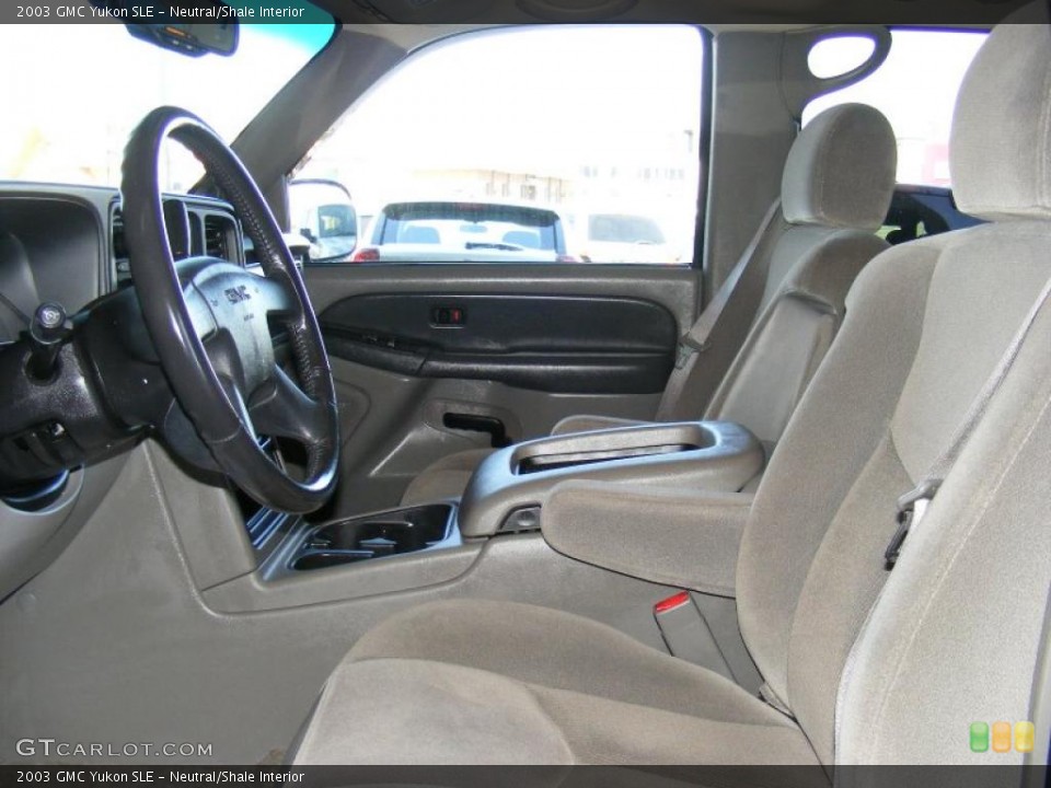 Neutral/Shale Interior Photo for the 2003 GMC Yukon SLE #45853609
