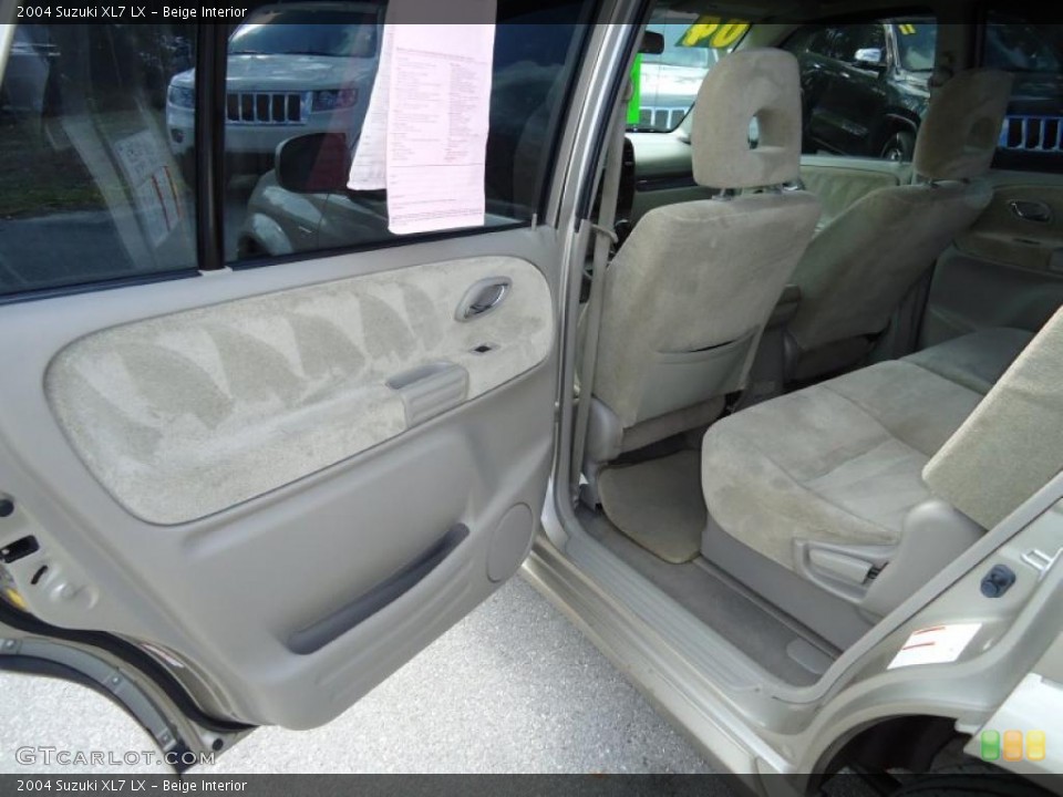 Beige Interior Photo for the 2004 Suzuki XL7 LX #45856370
