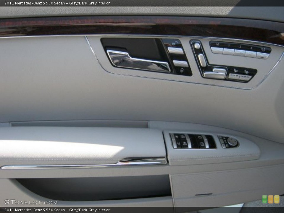 Grey/Dark Grey Interior Controls for the 2011 Mercedes-Benz S 550 Sedan #45863375