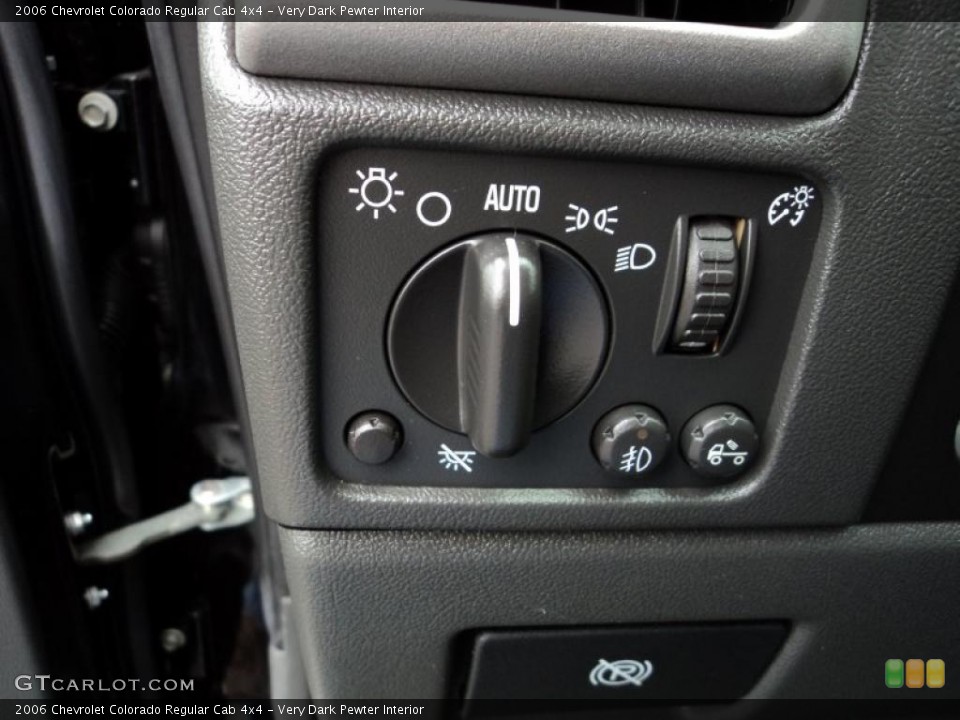 Very Dark Pewter Interior Controls for the 2006 Chevrolet Colorado Regular Cab 4x4 #45869359