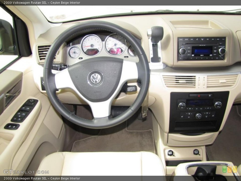 Ceylon Beige Interior Controls for the 2009 Volkswagen Routan SEL #45892134