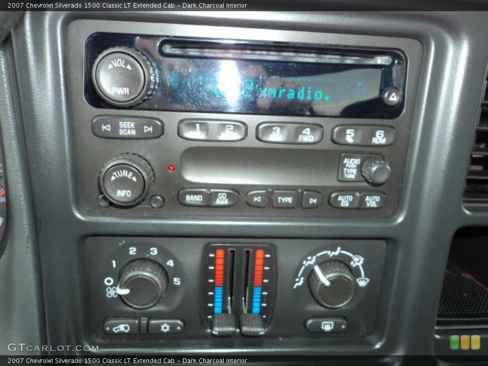 Dark Charcoal Interior Controls for the 2007 Chevrolet Silverado 1500 Classic LT Extended Cab #45904208