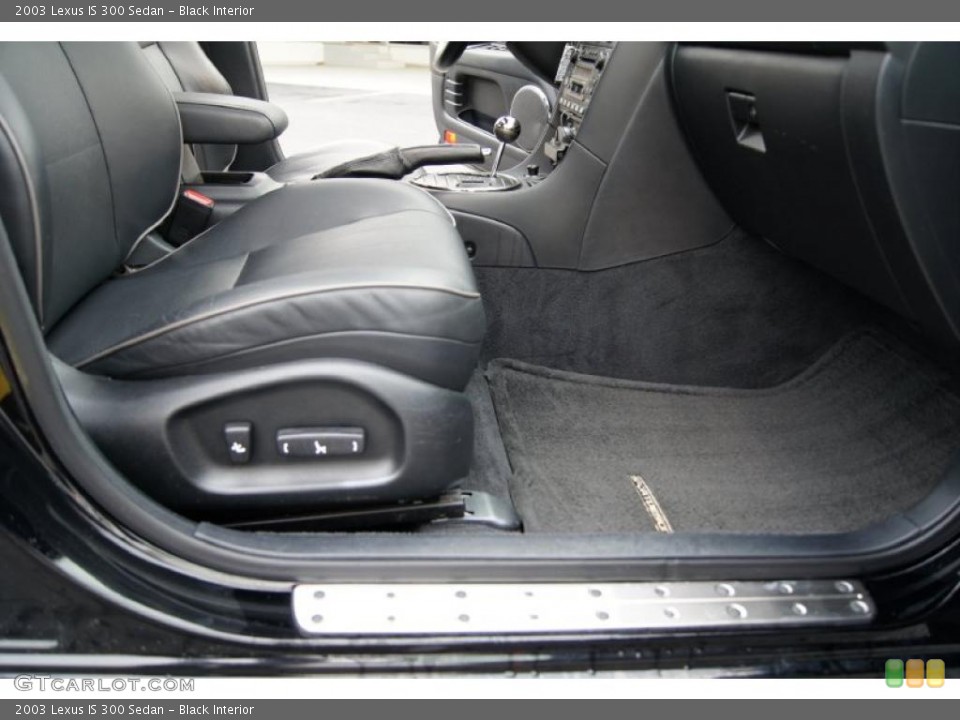 Black Interior Photo for the 2003 Lexus IS 300 Sedan #45914376