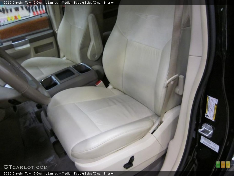 Medium Pebble Beige/Cream Interior Photo for the 2010 Chrysler Town & Country Limited #45916591