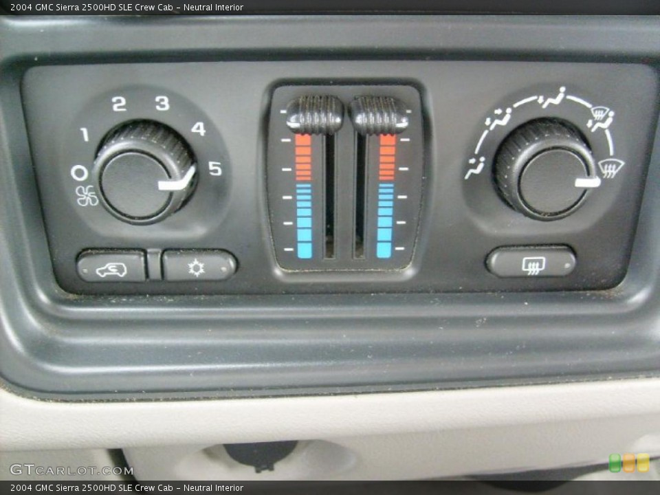Neutral Interior Controls for the 2004 GMC Sierra 2500HD SLE Crew Cab #45919596