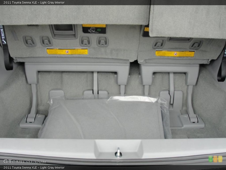 Light Gray Interior Photo for the 2011 Toyota Sienna XLE #45923662