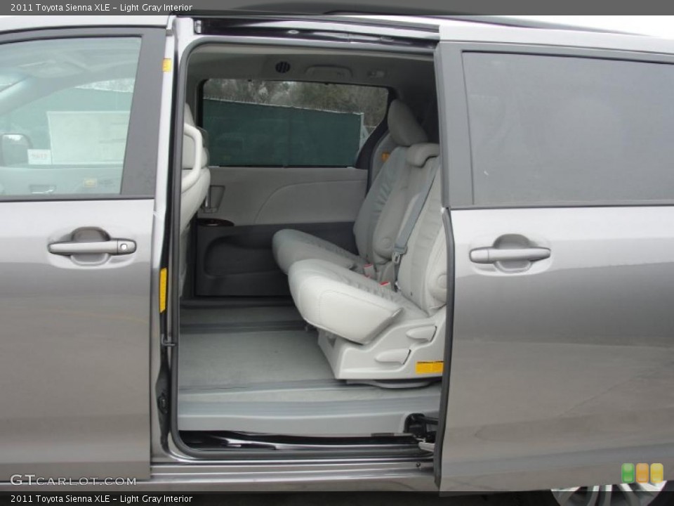 Light Gray Interior Photo for the 2011 Toyota Sienna XLE #45923683