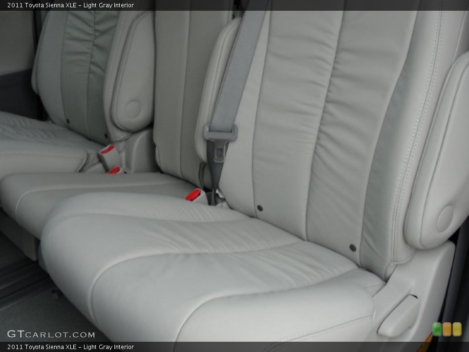 Light Gray Interior Photo for the 2011 Toyota Sienna XLE #45923698