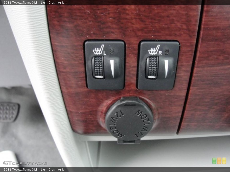 Light Gray Interior Controls for the 2011 Toyota Sienna XLE #45923767