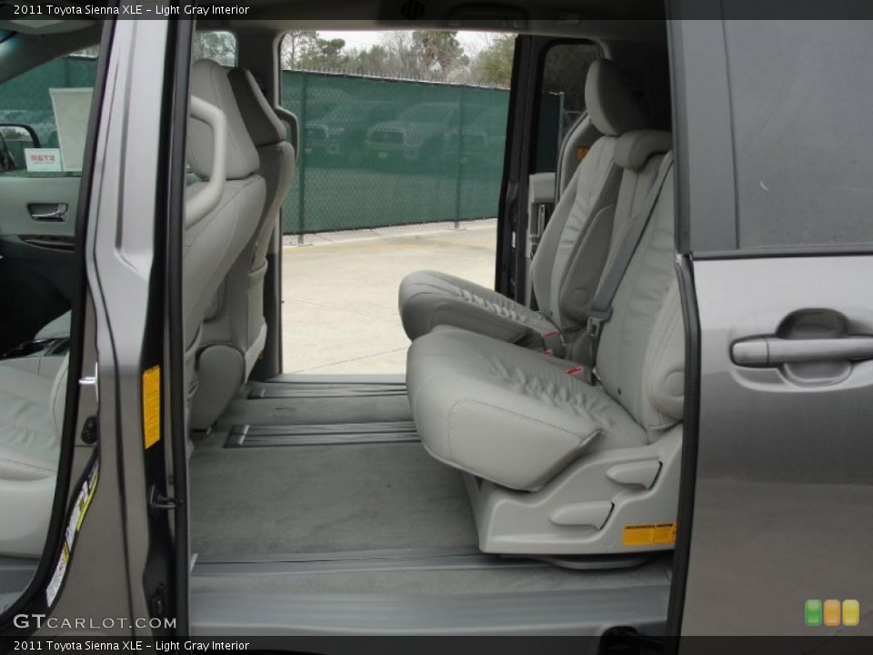 Light Gray Interior Photo for the 2011 Toyota Sienna XLE #45923785