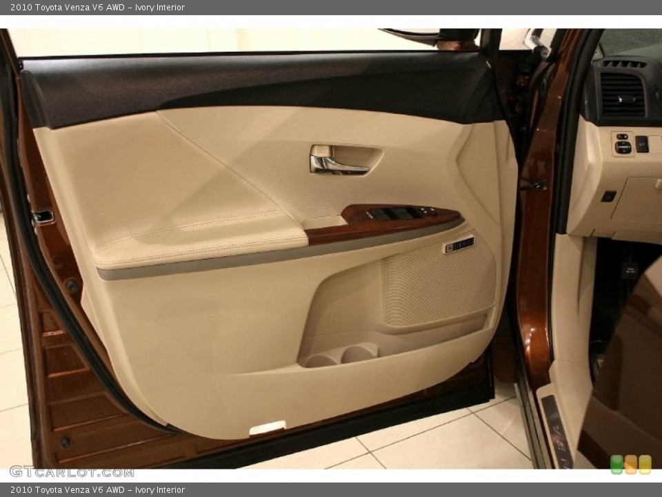 Ivory Interior Door Panel for the 2010 Toyota Venza V6 AWD #45930958