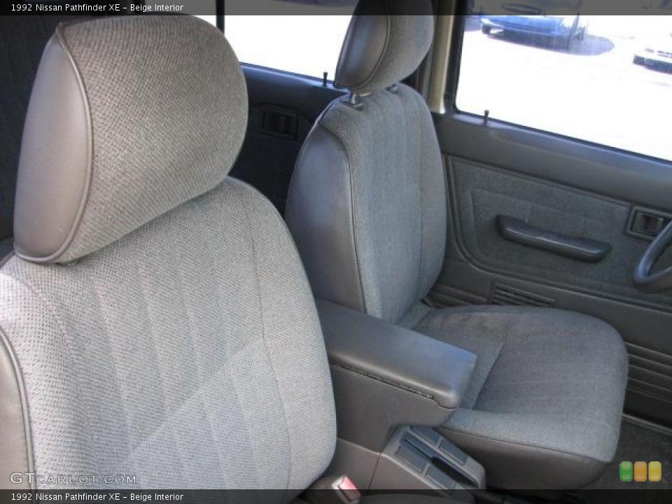 Beige Interior Photo for the 1992 Nissan Pathfinder XE #45941046