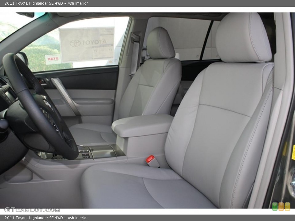 Ash Interior Photo for the 2011 Toyota Highlander SE 4WD #45946044