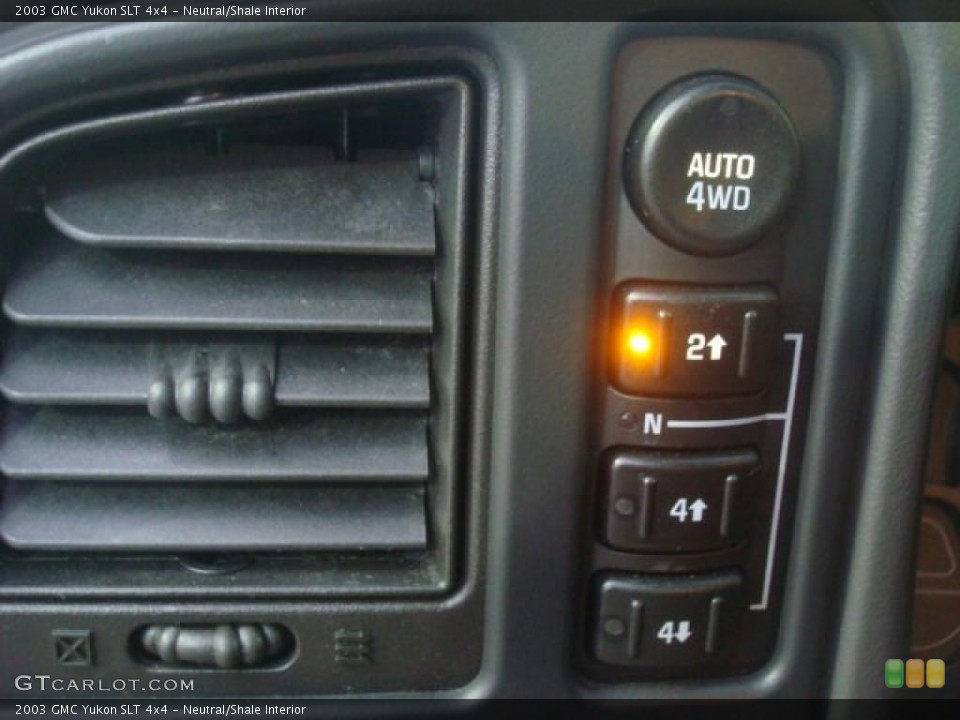 Neutral/Shale Interior Controls for the 2003 GMC Yukon SLT 4x4 #45949236
