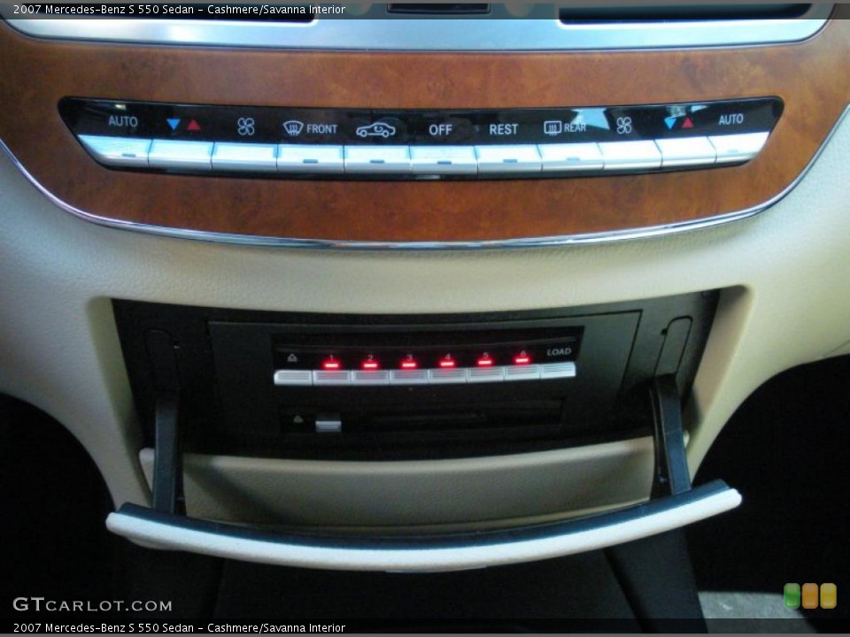 Cashmere/Savanna Interior Controls for the 2007 Mercedes-Benz S 550 Sedan #45951249