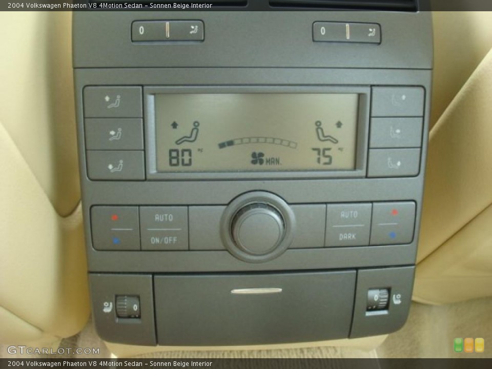 Sonnen Beige Interior Controls for the 2004 Volkswagen Phaeton V8 4Motion Sedan #45951522